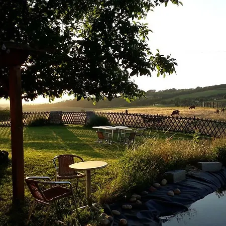 Pause Sur La Colline Saint-Romain-de-Surieu